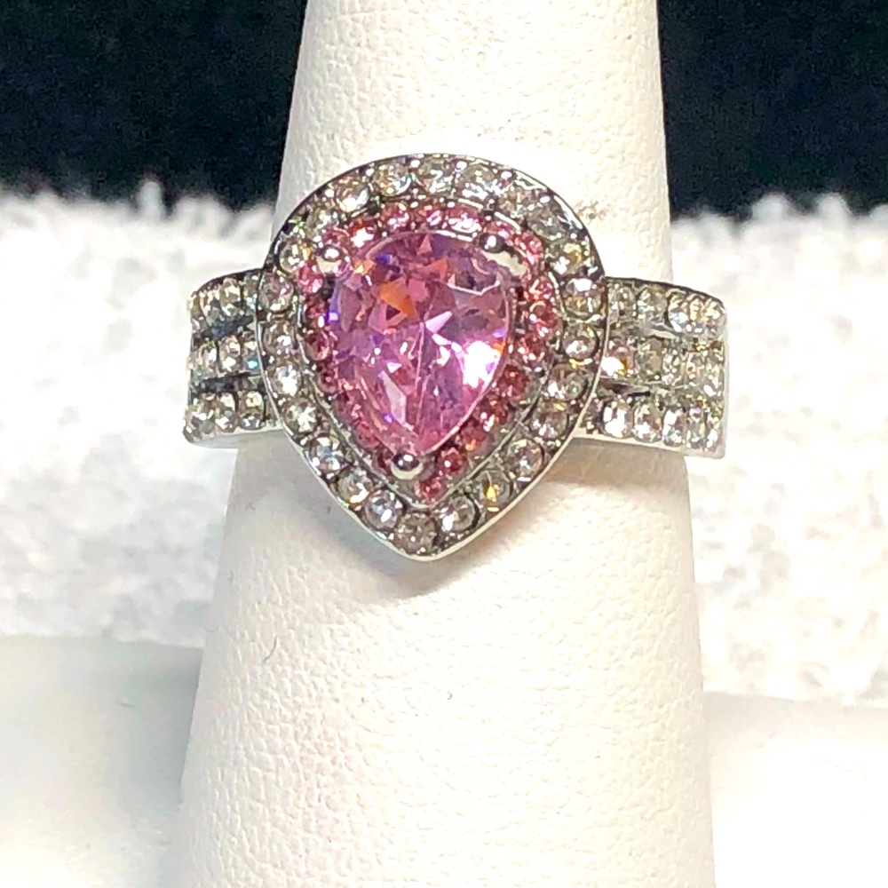 💕👛💍- Pink and silver pear shaped halo ring